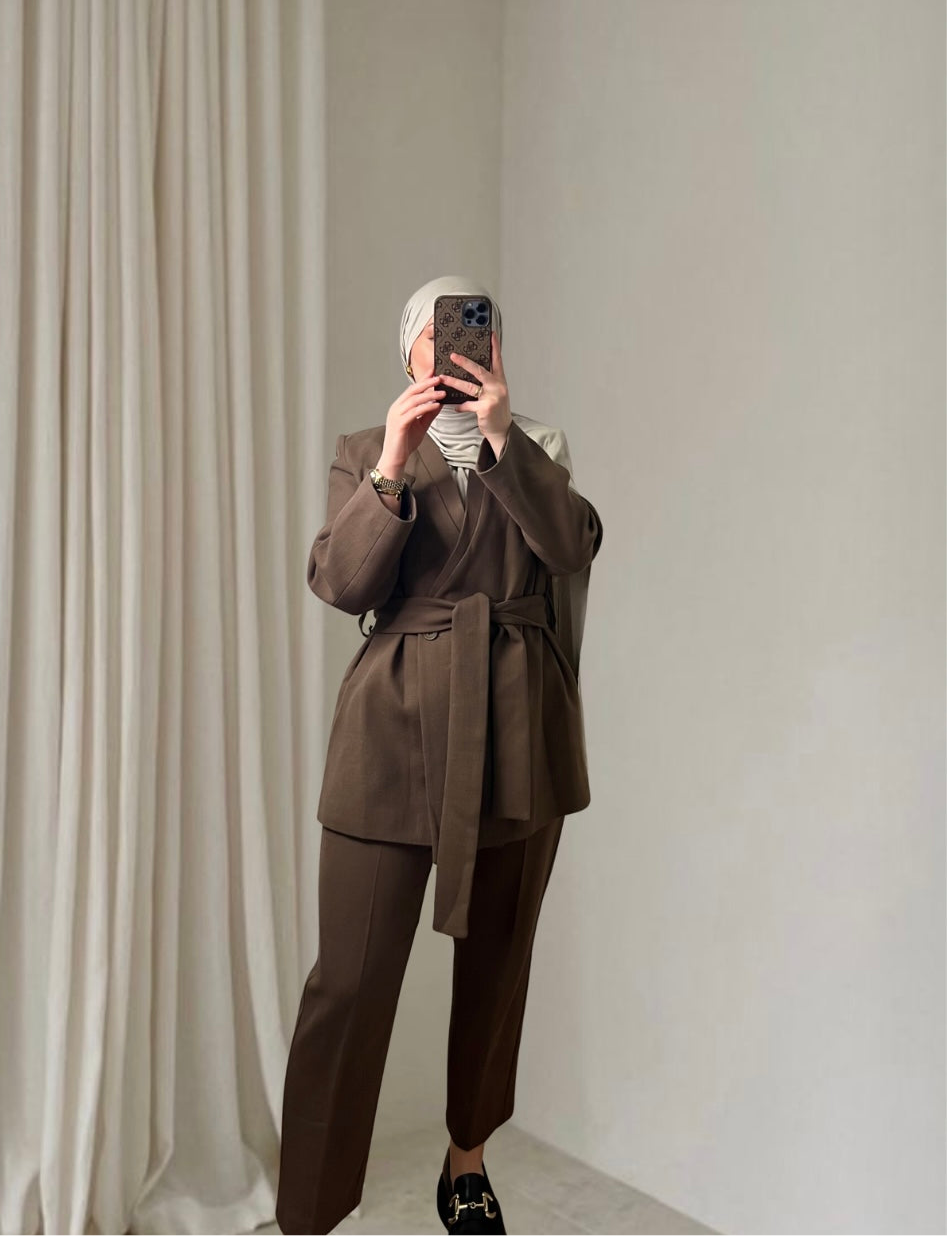 Blazer mit Gürtel in Braun