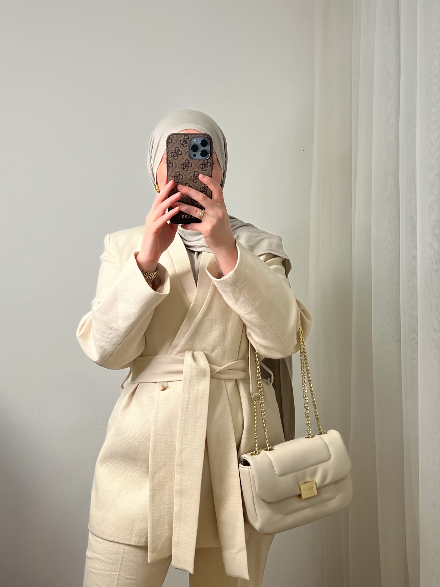 Blazer mit Gürtel in Beige