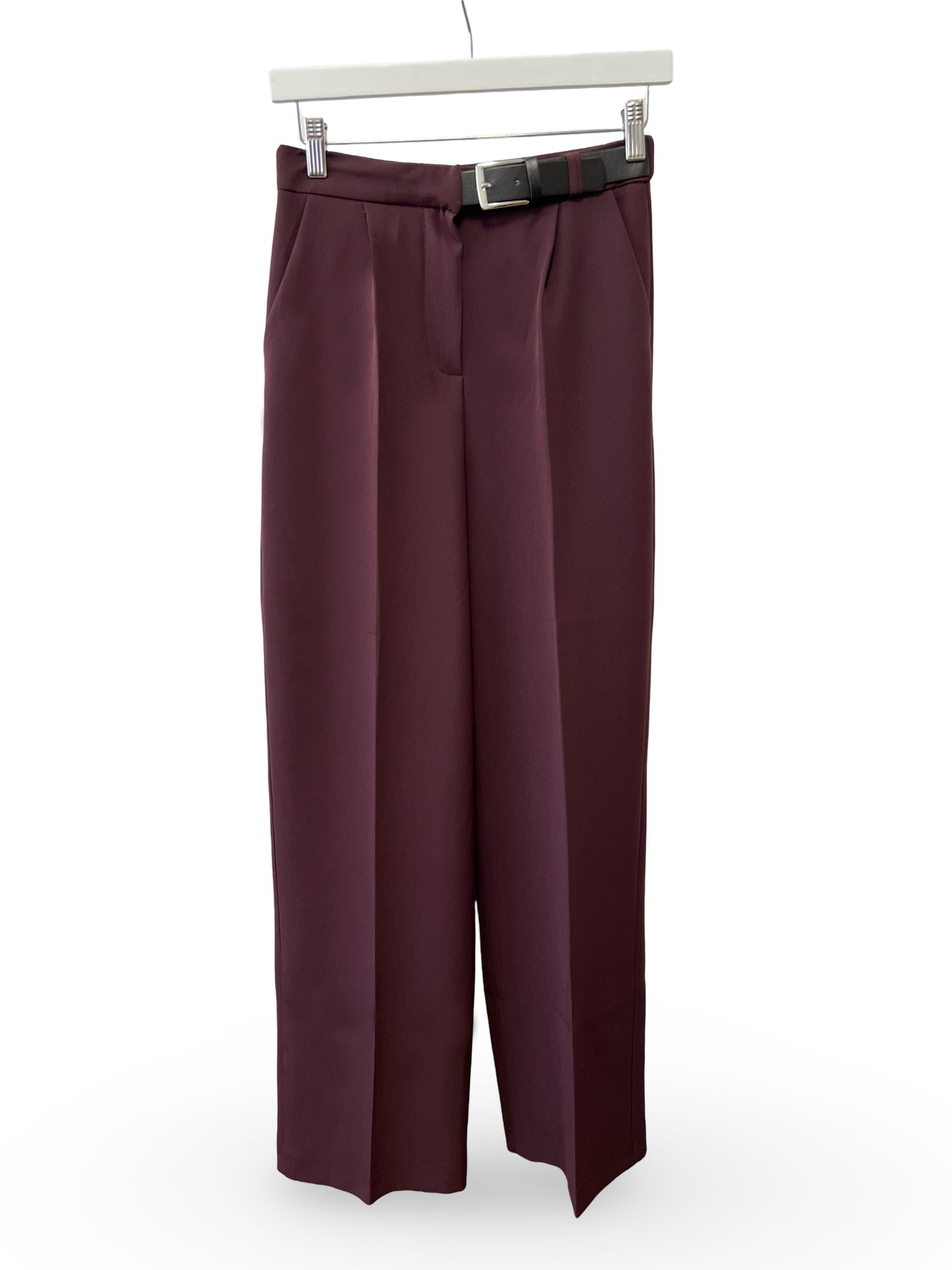 Elegante Hose mit integriertem Gürtel