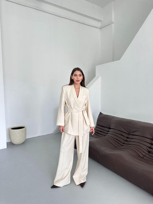 Blazer mit Gürtel in Beige