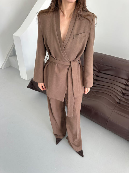 Blazer mit Gürtel in Braun