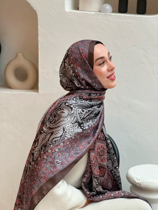 Silky Schal mit floralem Vintage-Muster
