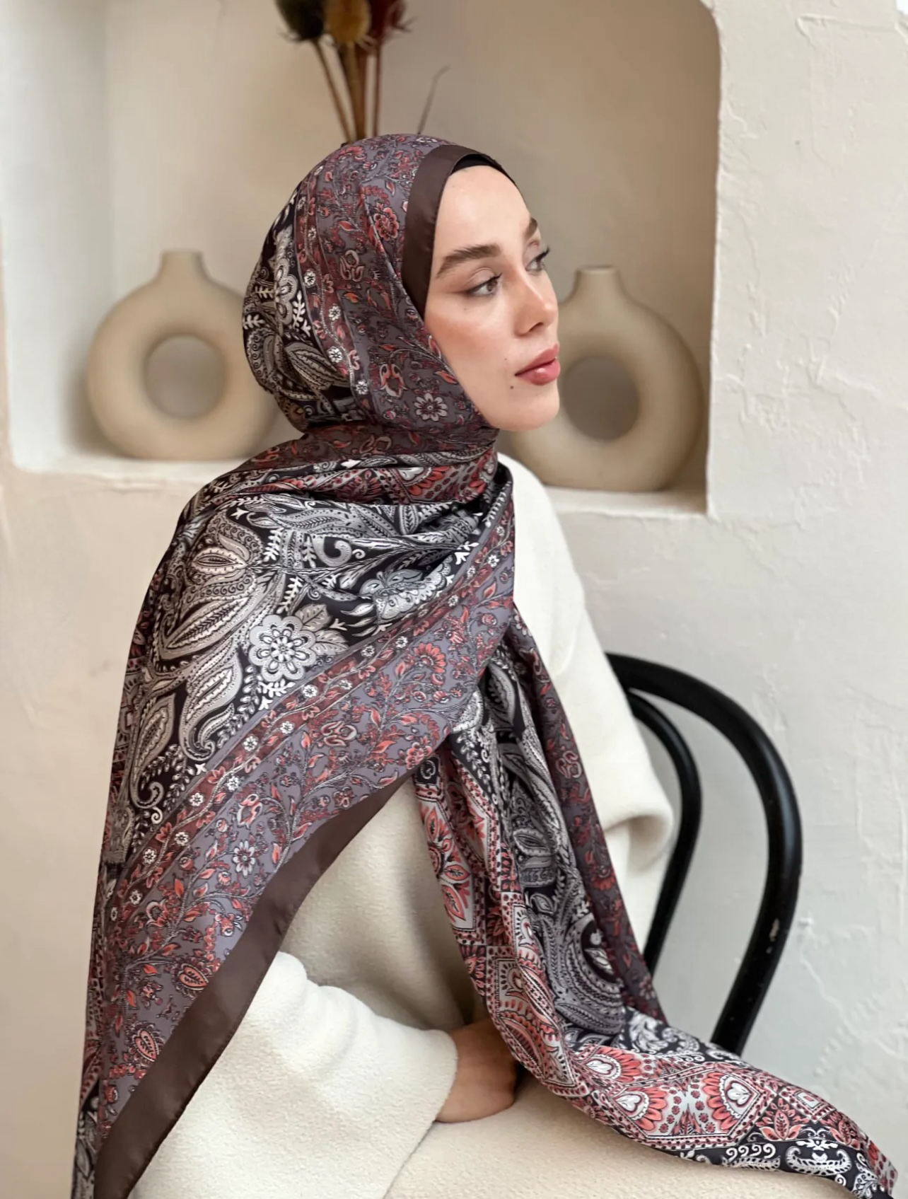 Silky Schal mit floralem Vintage-Muster