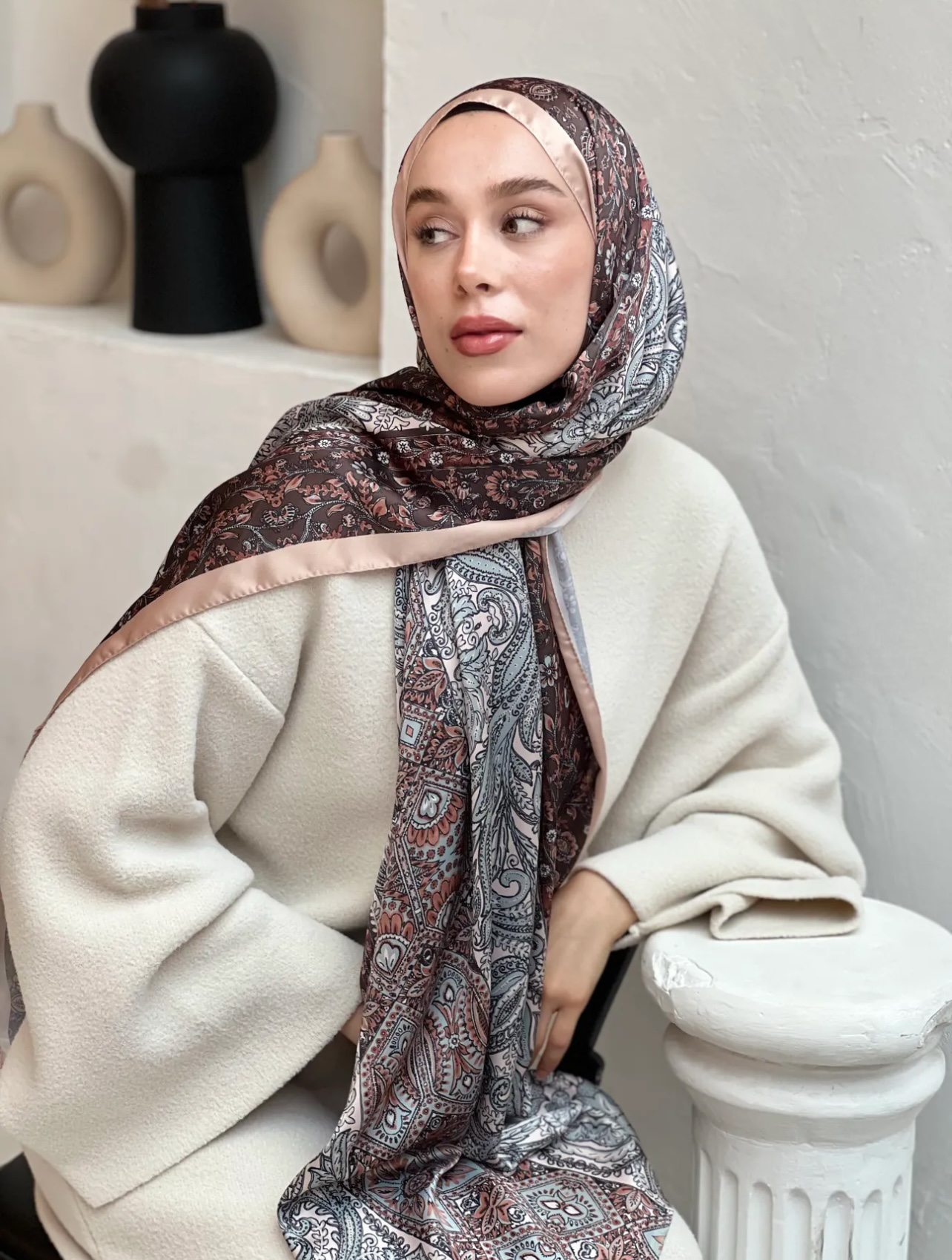 Silky Schal mit floralem Vintage-Muster