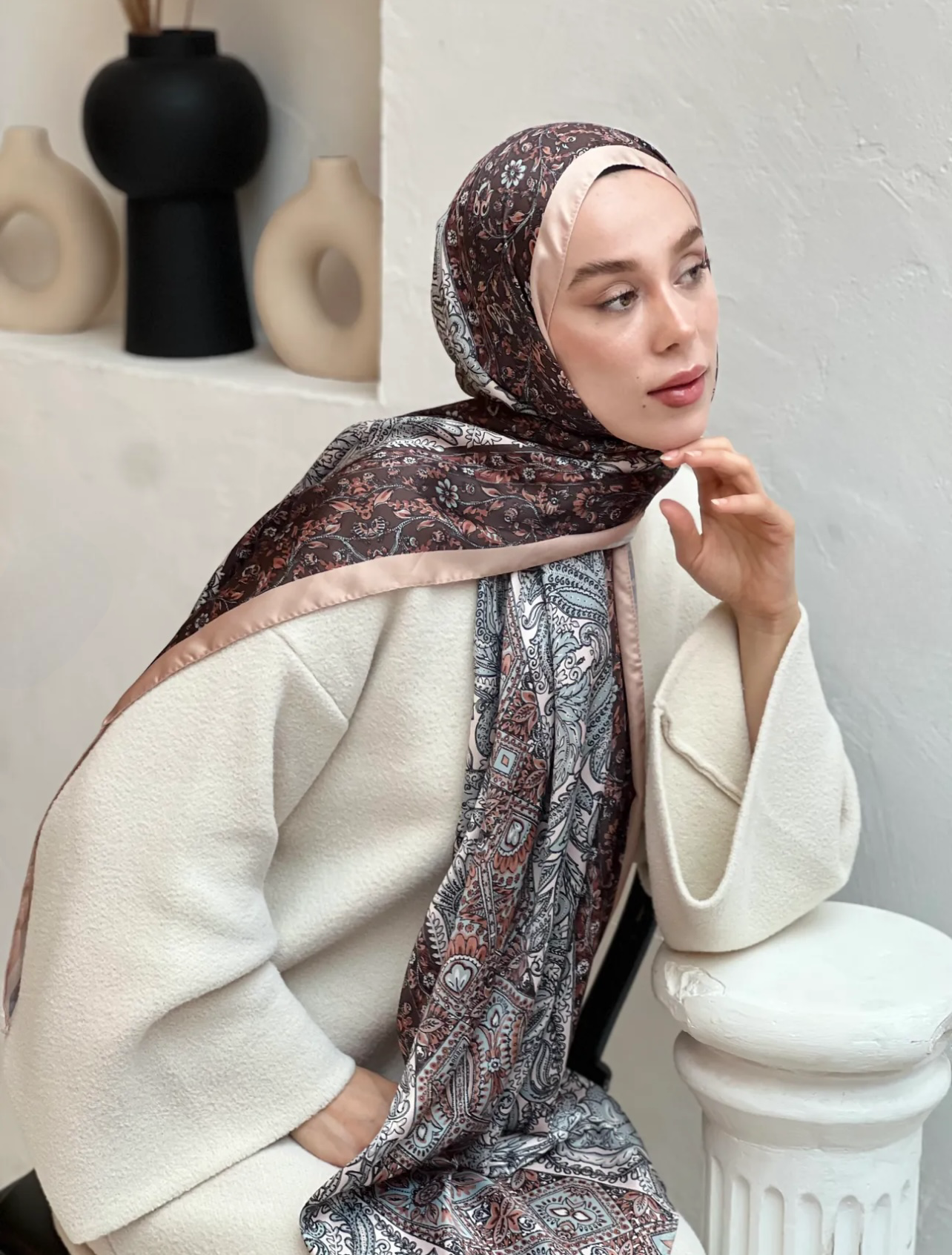 Silky Schal mit floralem Vintage-Muster