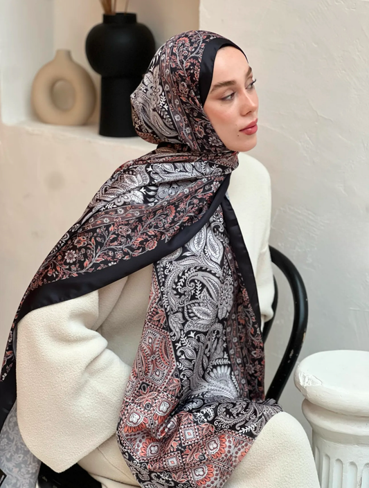 Silky Schal mit floralem Vintage-Muster