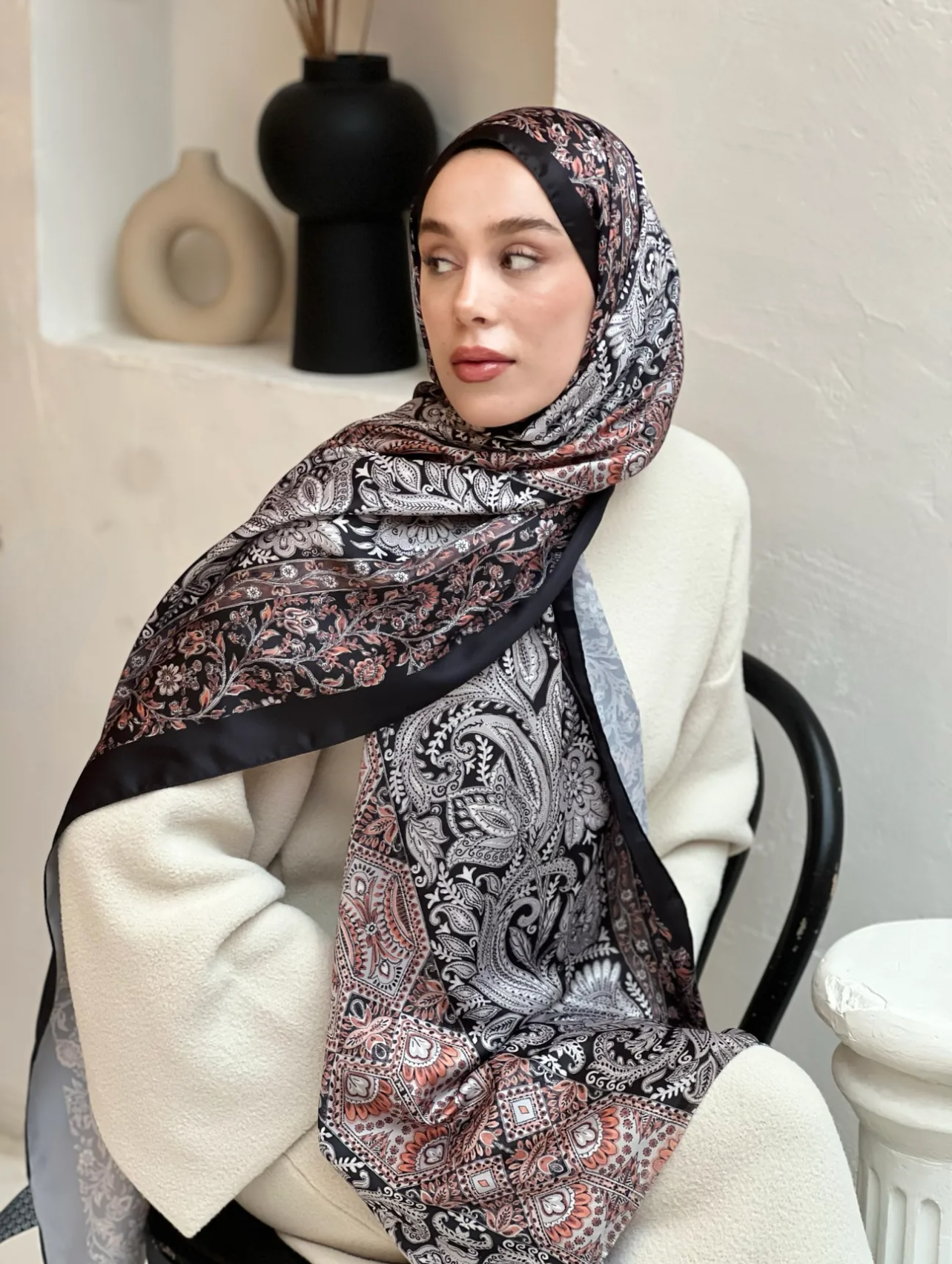 Silky Schal mit floralem Vintage-Muster
